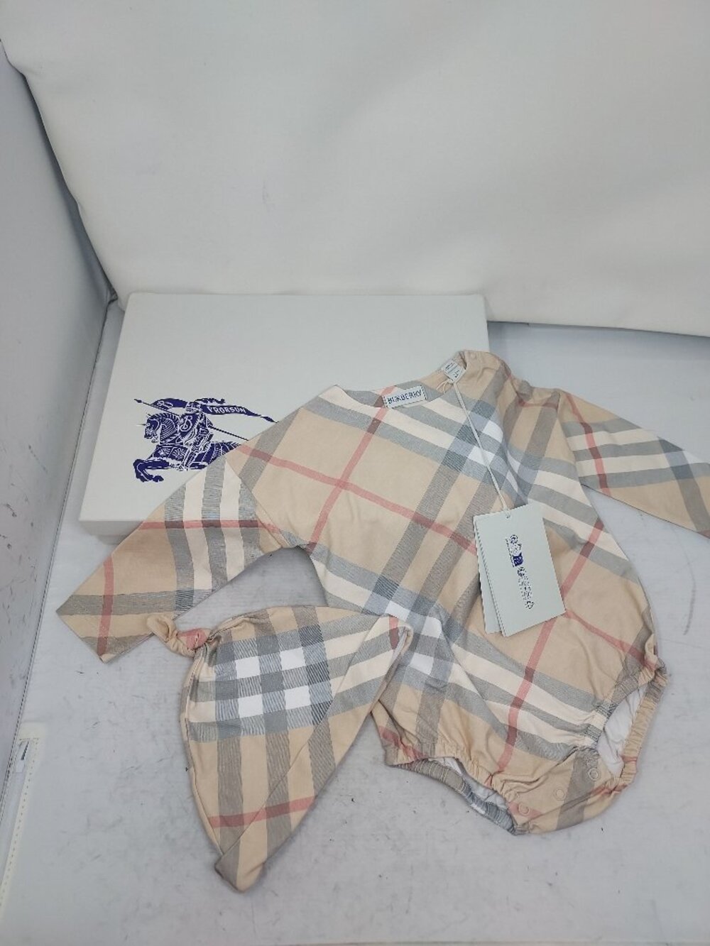 BURBERRY Baby Check Bodysuit Hat Box Size 12 Months New